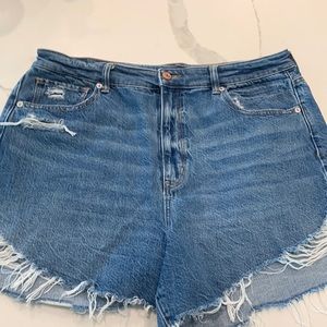 American Eagle Highest rise mom short